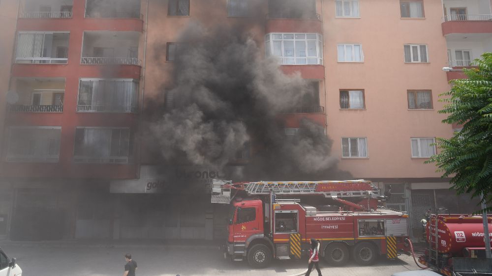 Niğde'de iş yeri deposunda yangın