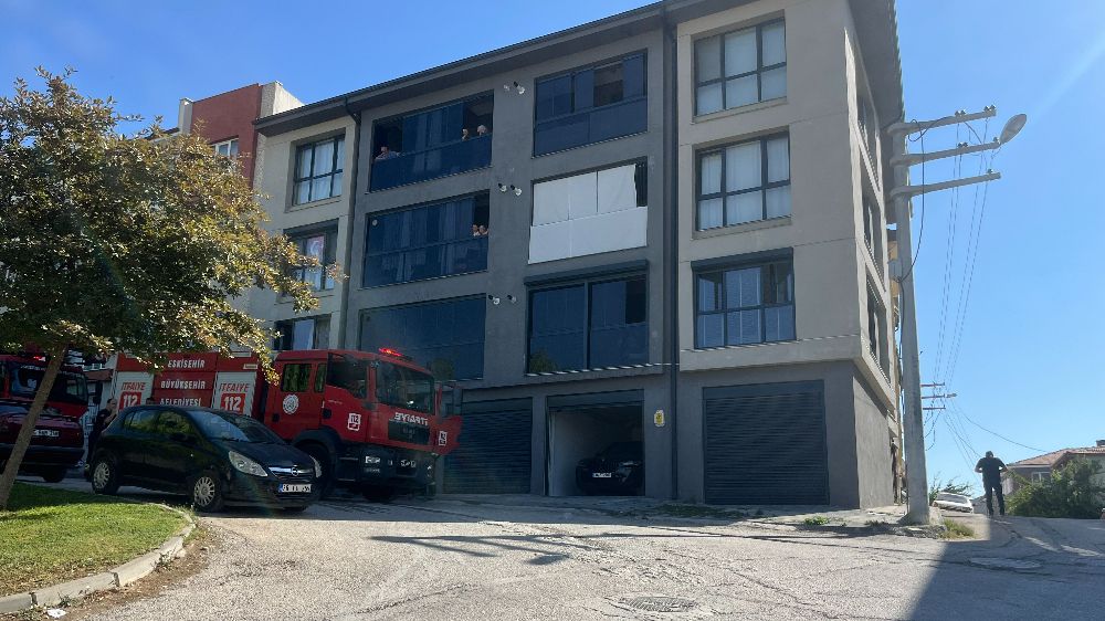 Ocakta unutulan yemek itfaiye ekiplerini alarma geçirdi