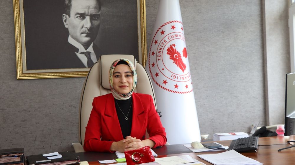 Olur’da bir ilk: Kaymakam Semanur Kalkan göreve başladı