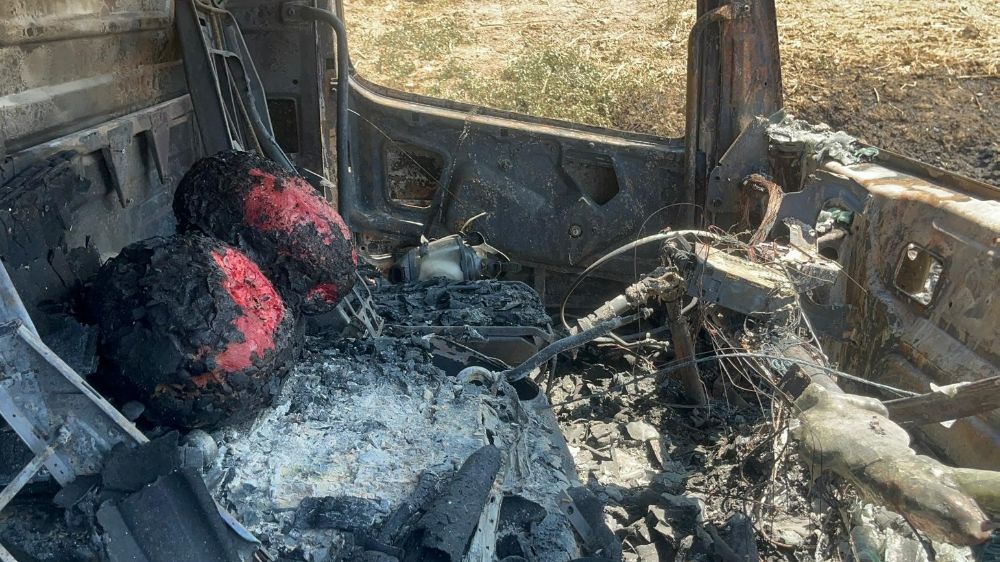 Orman yangınından geriye alevlerin erittiği karpuzlar ve simsiyah baret kaldı