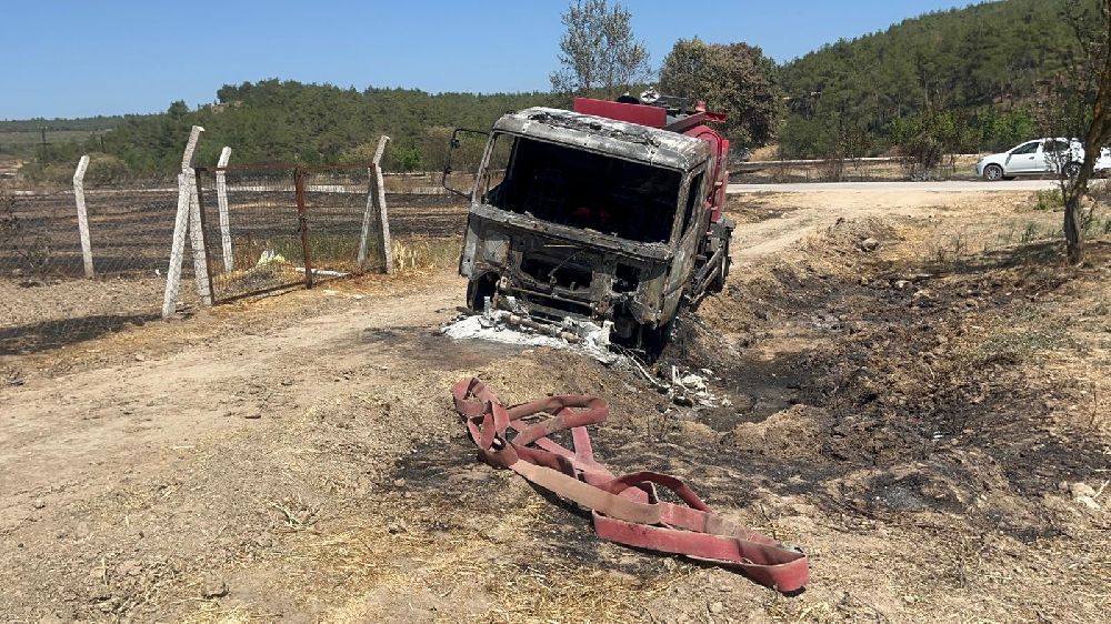 Orman yangınından geriye alevlerin erittiği karpuzlar ve simsiyah baret kaldı