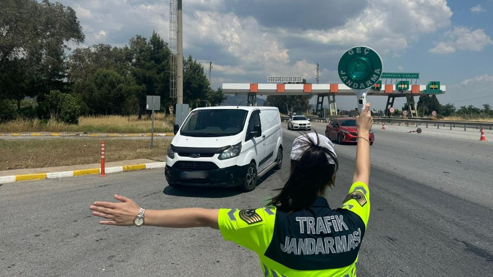 Otobanda yaya olarak kaçmaya çalışan düzensiz göçmen yakalandı