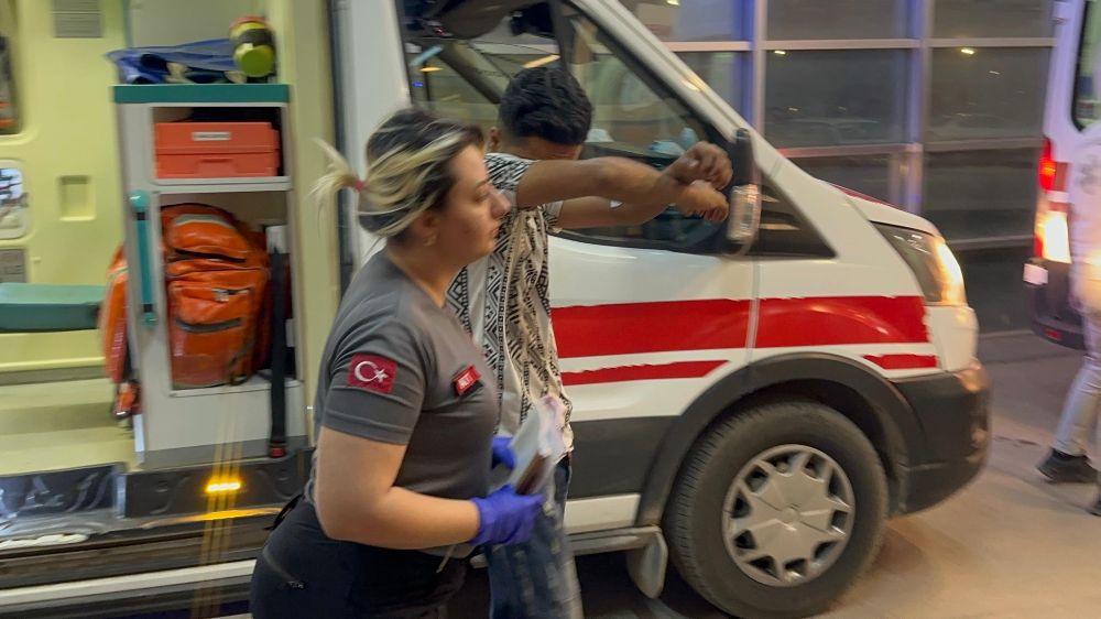 Otomobil park halindeki minibüse çarptı: 1 yaralı