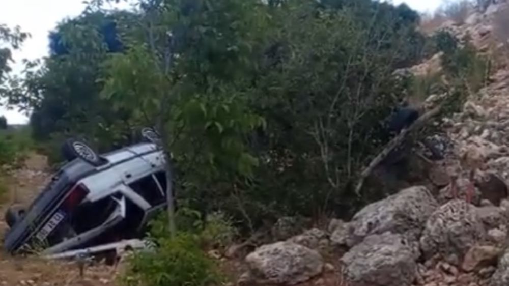 Otomobil şarampole yuvarlandı: 3 yaralı