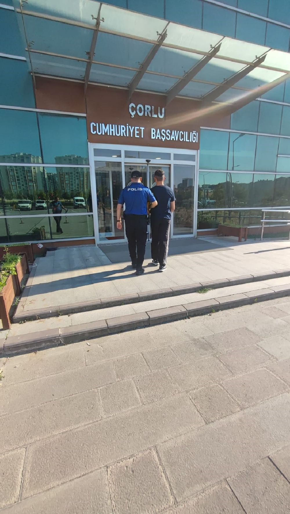 Otomobile ateş açıldı: 1 tutuklama