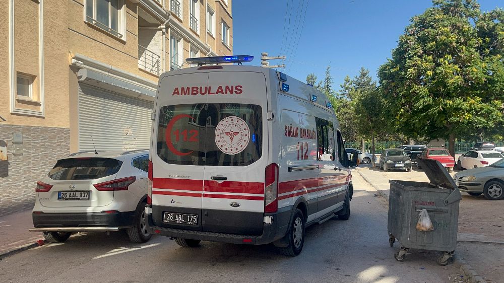  (ÖZEL) Birinci kattan düşen 1 buçuk yaşındaki çocuk hastaneye kaldırıldı