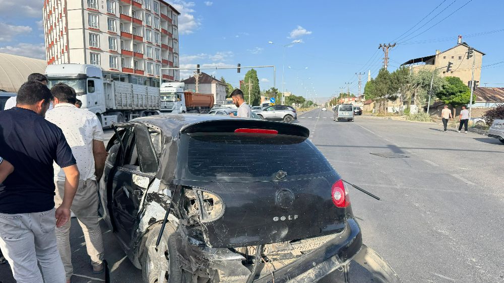  Patnos’ta trafik kazası: 3 yaralı