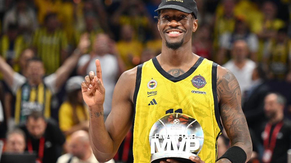 Phoenix Suns, Nigel Hayes-Davis'i kadrosuna kattı