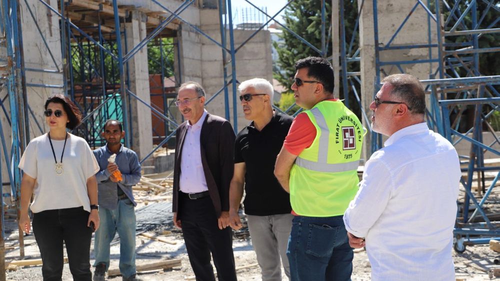  Rektör Göktaş, merkezi amfi inşaatında incelemelerde bulundu