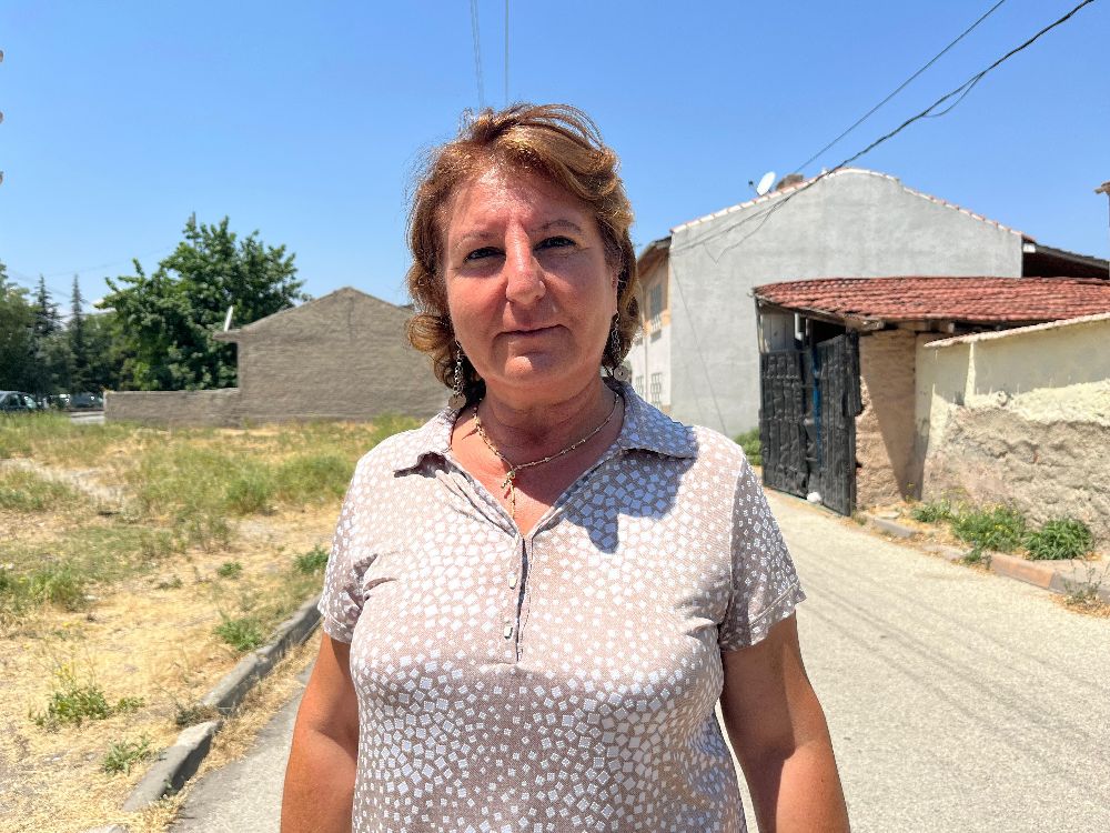 Sahibi vefat eden eve levye ile girip yerleştiler