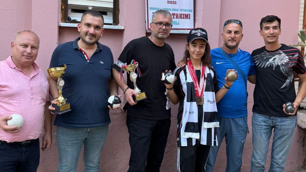 Salihli’de şampiyon öğrenciye Beşiktaş forması jesti