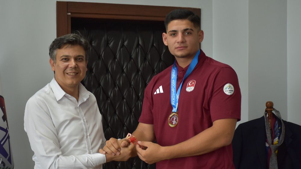  Şampiyon sporculardan Söğüt Belediyesi'ne ziyaret