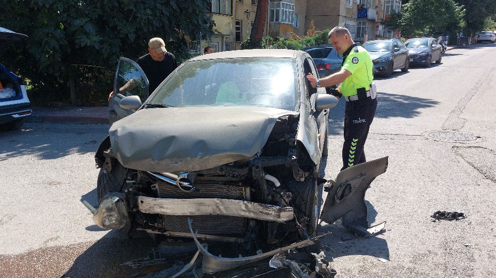 Samsun'da iki otomobil çarpıştı: 1 yaralı