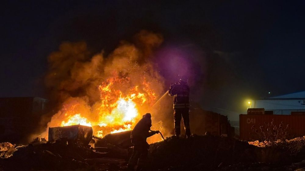 Sanayi Sitesi'nde hurdalık alanda yangın çıktı