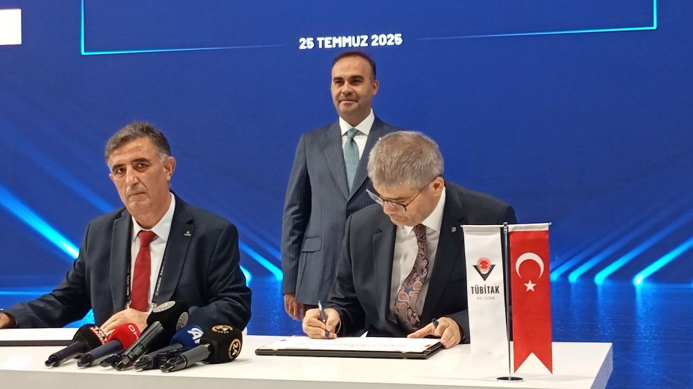 Sanayi ve Teknoloji Bakanı Mehmet Fatih Kacır, IDEF'i ziyaret etti