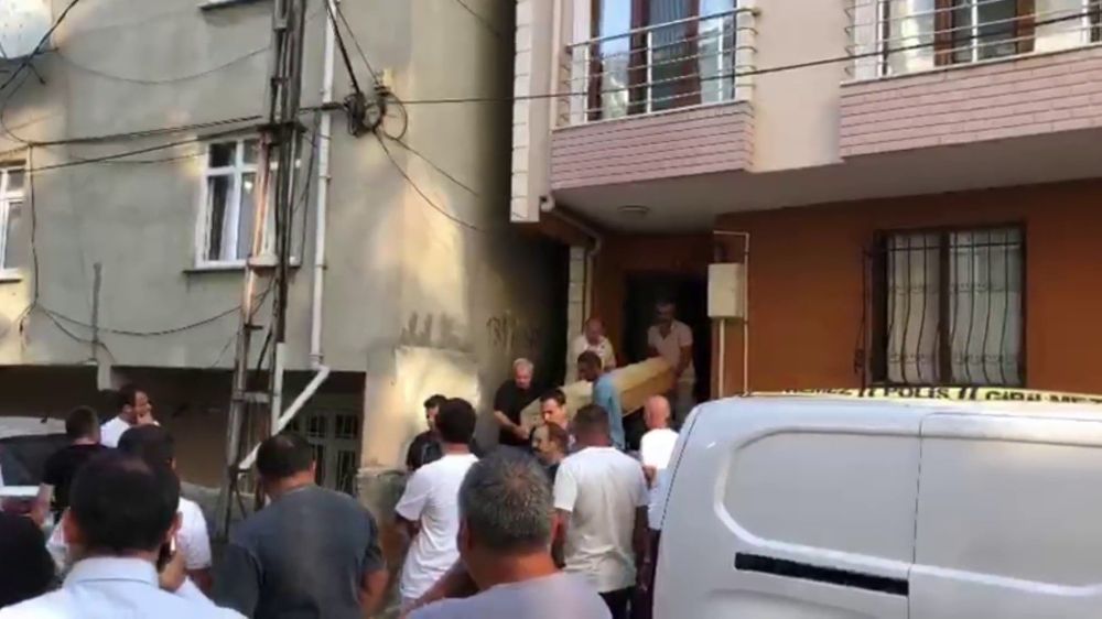 Sancaktepe'de aile faciası: Anne ve babasını bıçaklayarak öldürdü