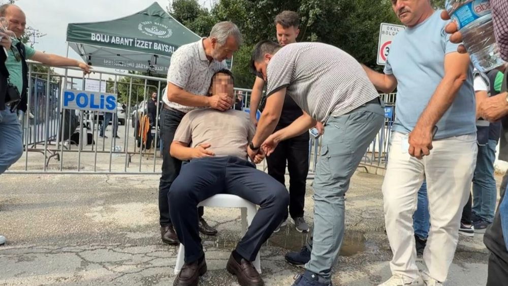 Sanık kürsüsünde bayılan itfaiye erinin kardeşi, duruşma salonunun dışında fenalık geçirdi