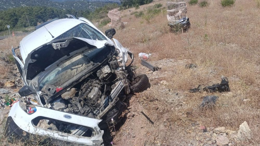 Şarampole uçan hafif ticari aracın sürücüsü yaralandı
