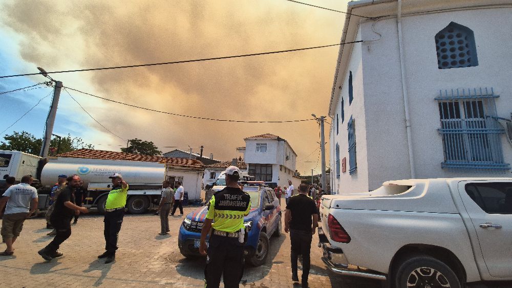 Şarköy’deki orman yangınına 34 hava aracı ile müdahale ediliyor