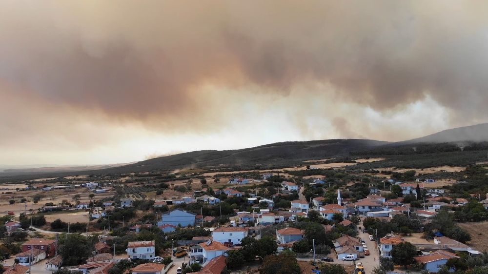 Şarköy’deki orman yangınına 34 hava aracı ile müdahale ediliyor