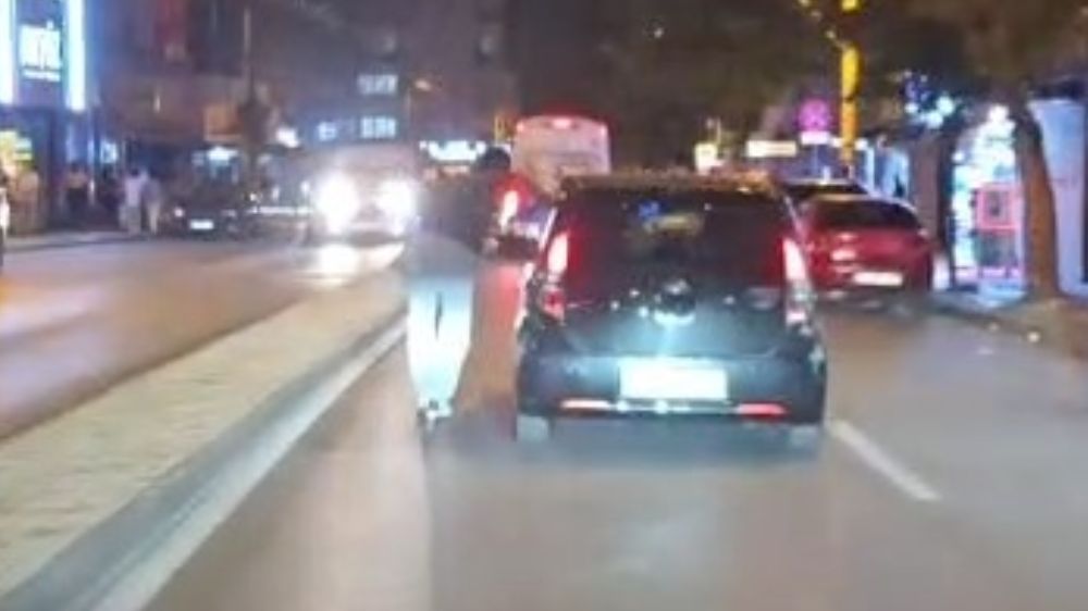 Scooterli gencin tehlikeli yolculuğu kamerada