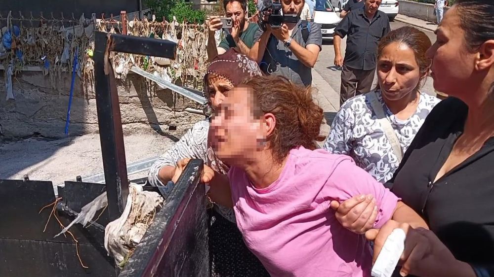  Sel nedeniyle evinde çocuğuyla mahsur kalan kadın sinir krizi geçirdi: "Camlar patladı, içeriyi su bastı"