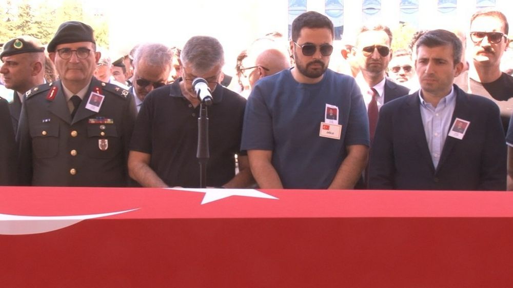 Selçuk Bayraktar, Baykar’ın eski İHA Sistem Koordinatörü Özen’i son yolculuğuna uğurladı