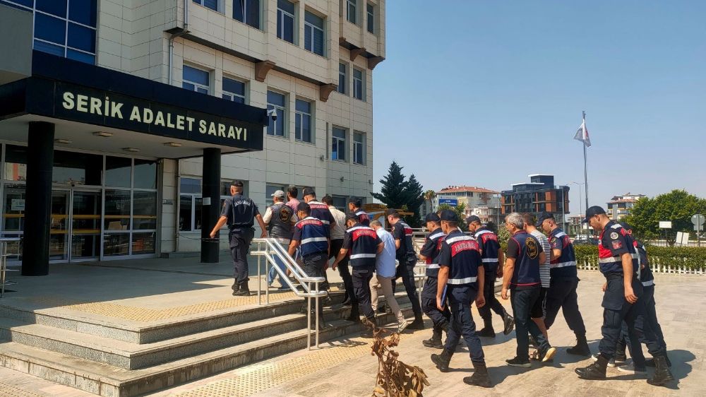 Serik'te aranan 7 hükümlü JASAT ekiplerince yakalandı