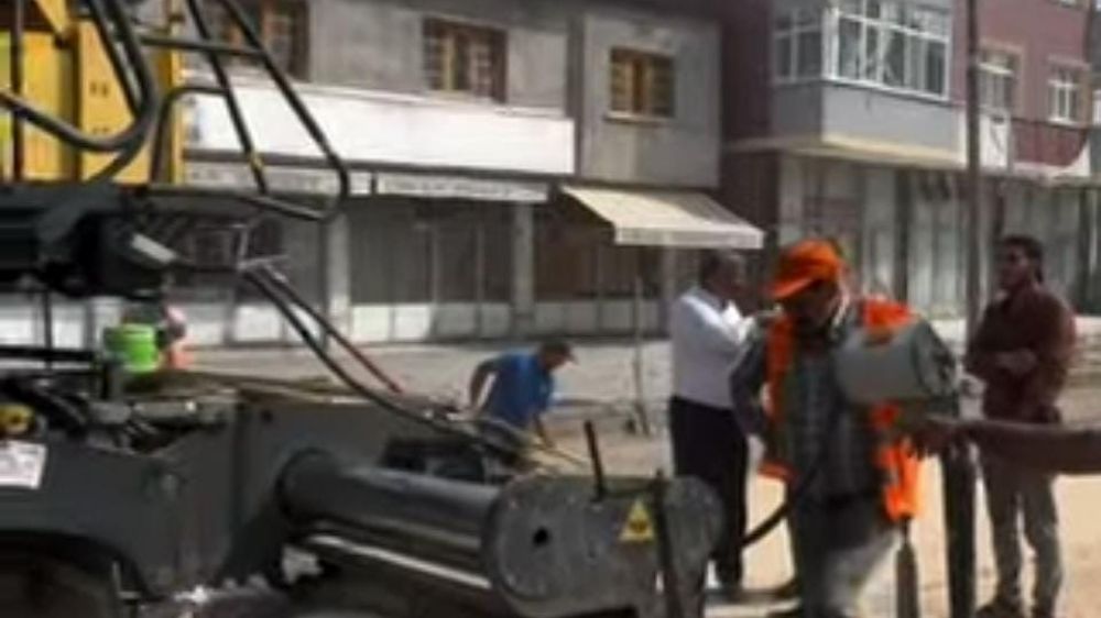 Sıcak asfalt çalışmaları sürüyor