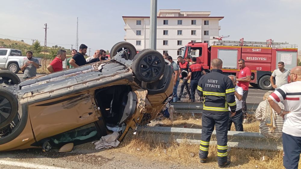 Siirt'te otomobil ile pikap çarpıştı: 3 yaralı