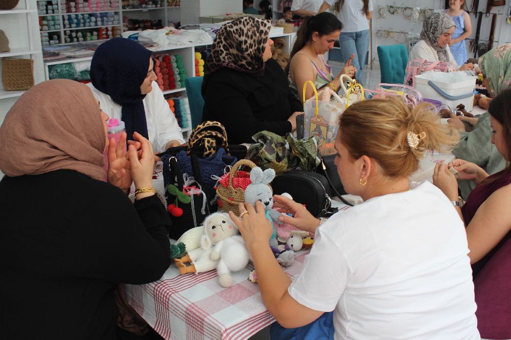 Siirtli kadın girişimci kurduğu atölyede kadınlara hem üretiyor hem kazandırıyor