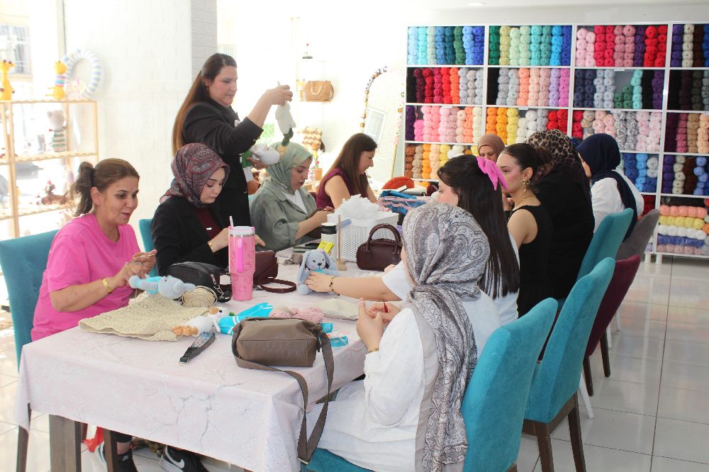 Siirtli kadın girişimci kurduğu atölyede kadınlara hem üretiyor hem kazandırıyor