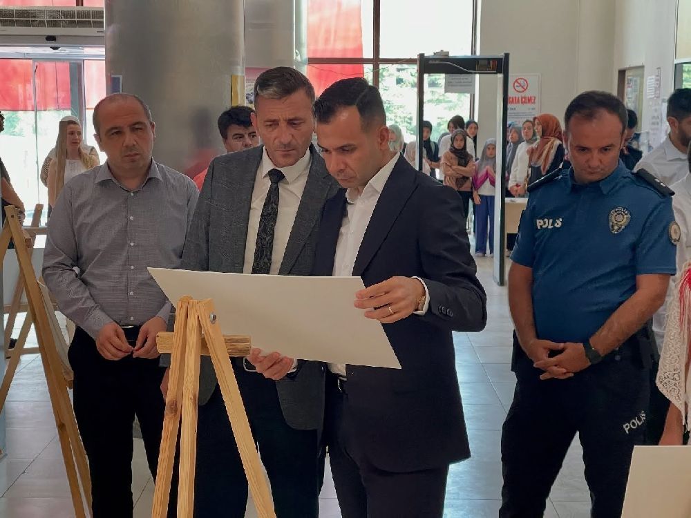 Sinanpaşa’da "Zaferin Adı Türkiye" temalı 15 Temmuz fotoğraf sergisi açıldı