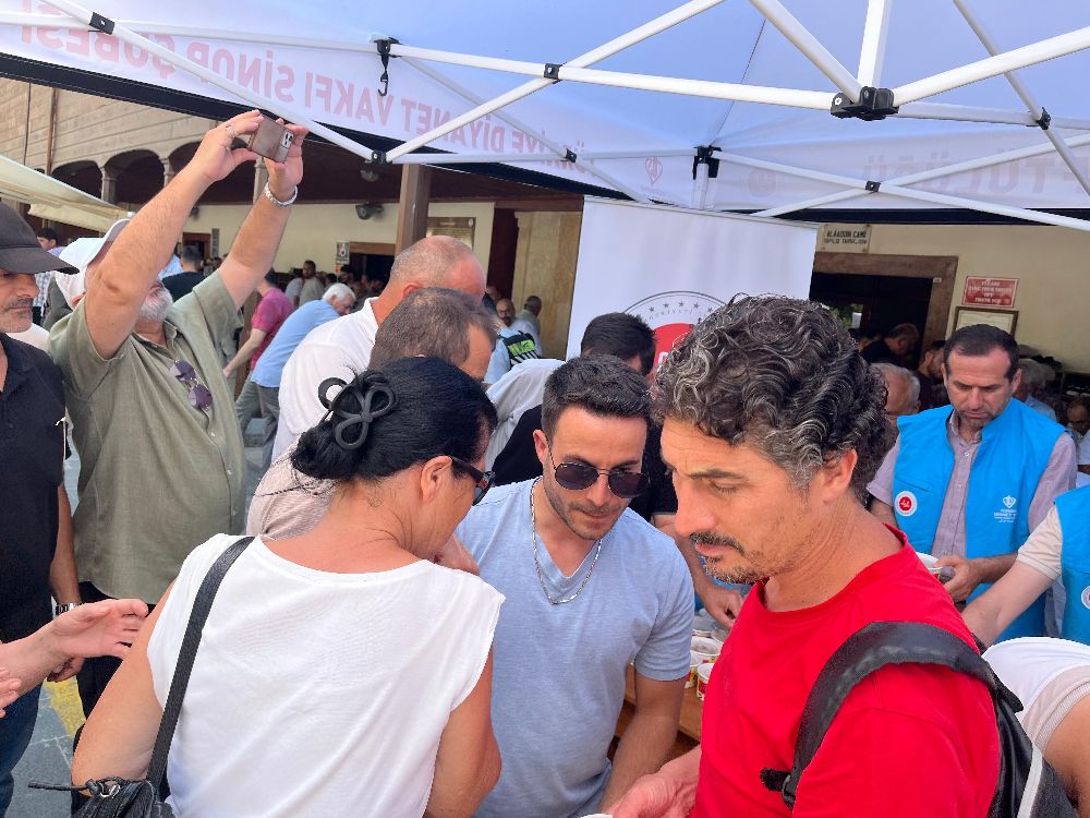 Sinop’ta vatandaşlara aşure ikramı