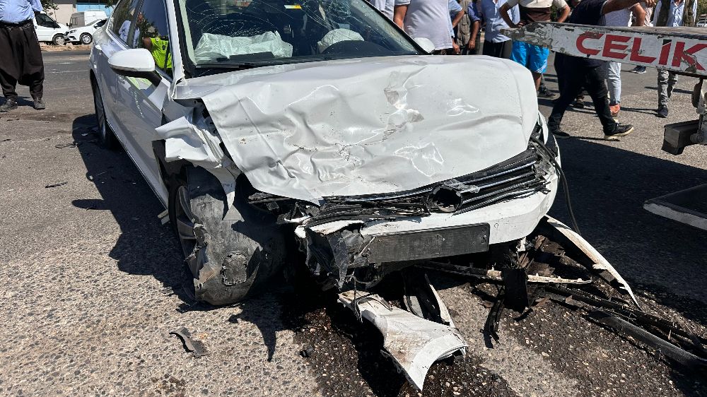 Siverek'te iki otomobil kafa kafaya çarpıştı: 1 ölü, 4 yaralı