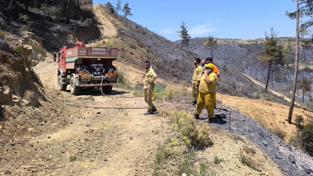  Şuhut Orman İşletme Şefliği ekipleri yangın bölgesinde