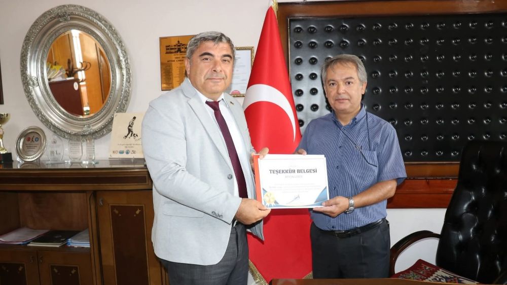 Sünnetci'den YKS şampiyonlarının çıktığı okullara ziyaret
