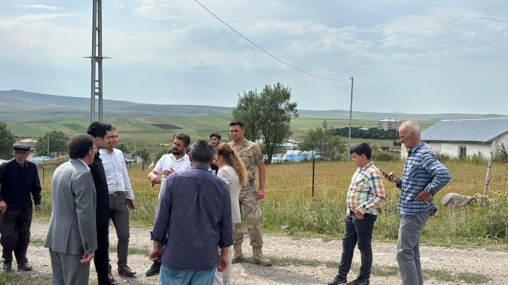 Susuz kaymakamı Tutal, kurum amirleriyle köyleri dolaşıyor