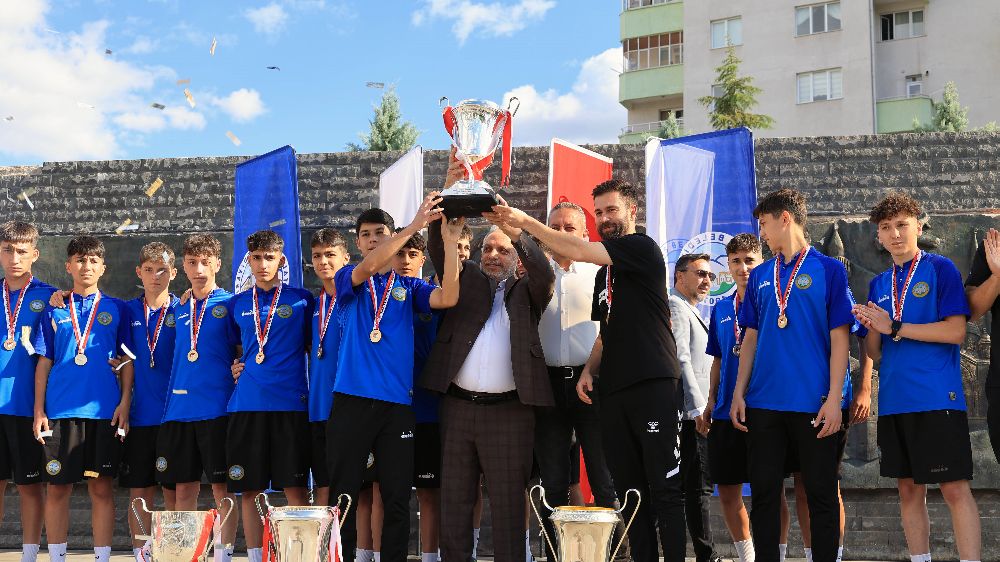 Talas’ın altın çocukları yine tarih yazdı