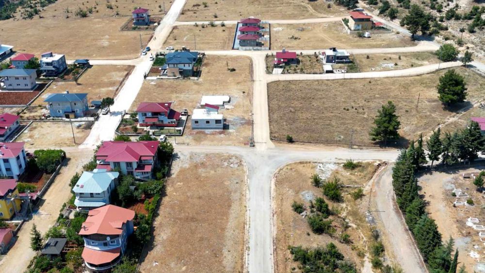 Tarsus Belediyesi Kahraman Gülek’te yol ve ulaşım çalışmalarını sürdürüyor