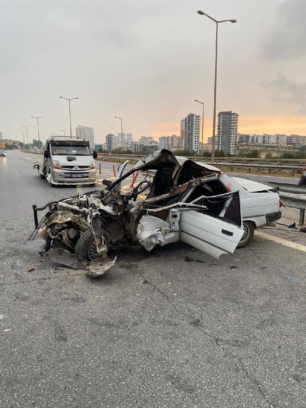 Tarsus'ta trafik kazası: İki kardeşten biri öldü, diğeri yaralandı