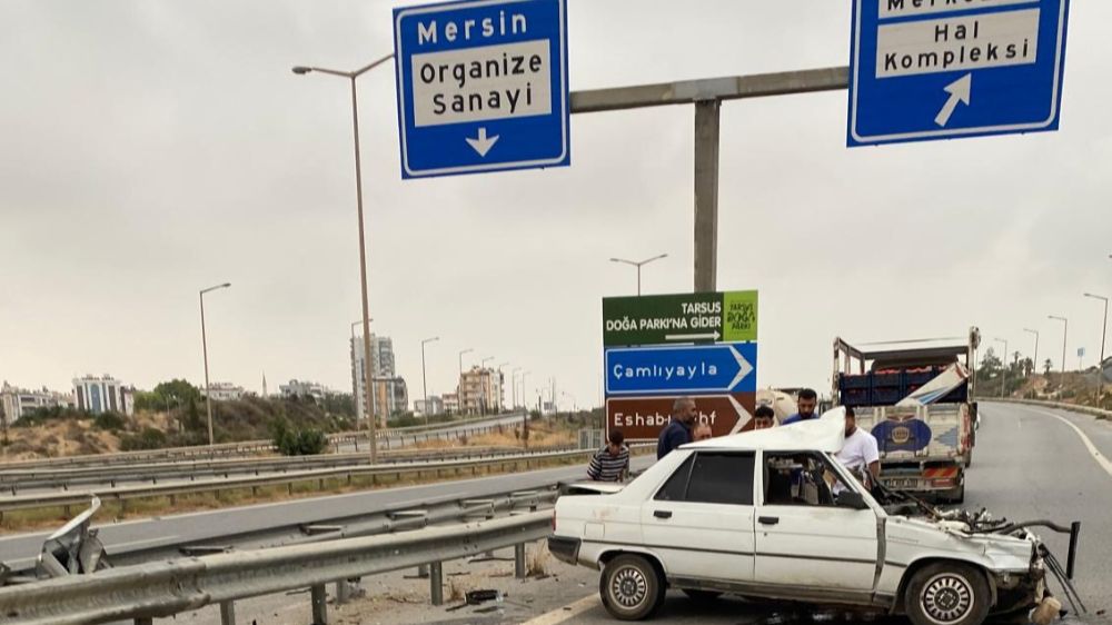Tarsus'ta trafik kazası: İki kardeşten biri öldü, diğeri yaralandı