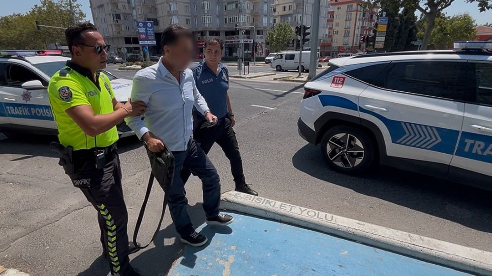 Tekirdağ'da arabasıyla kaldırımda iki kişiye çarpan alkollü doktor tutuklandı