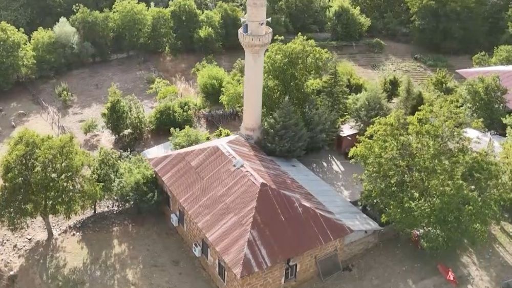 Tescilli tarihi cami geçmişin izlerini geleceğe taşıyor