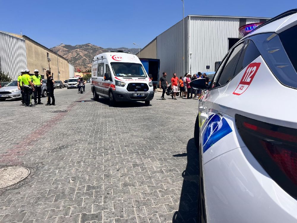 Ticari araçla çarpışan motosikletteki yolcu ve sürücü ağır yaralandı