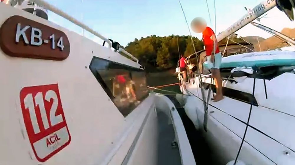 Ticari yatta yaralanan vatandaşa tıbbi tahliye