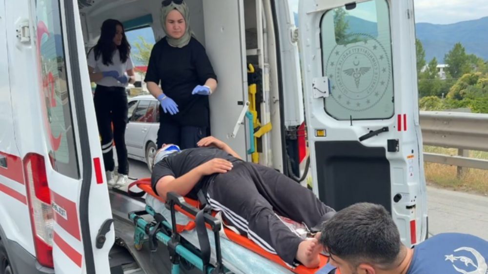 Tır, kamyona çarptı: 1 yaralı