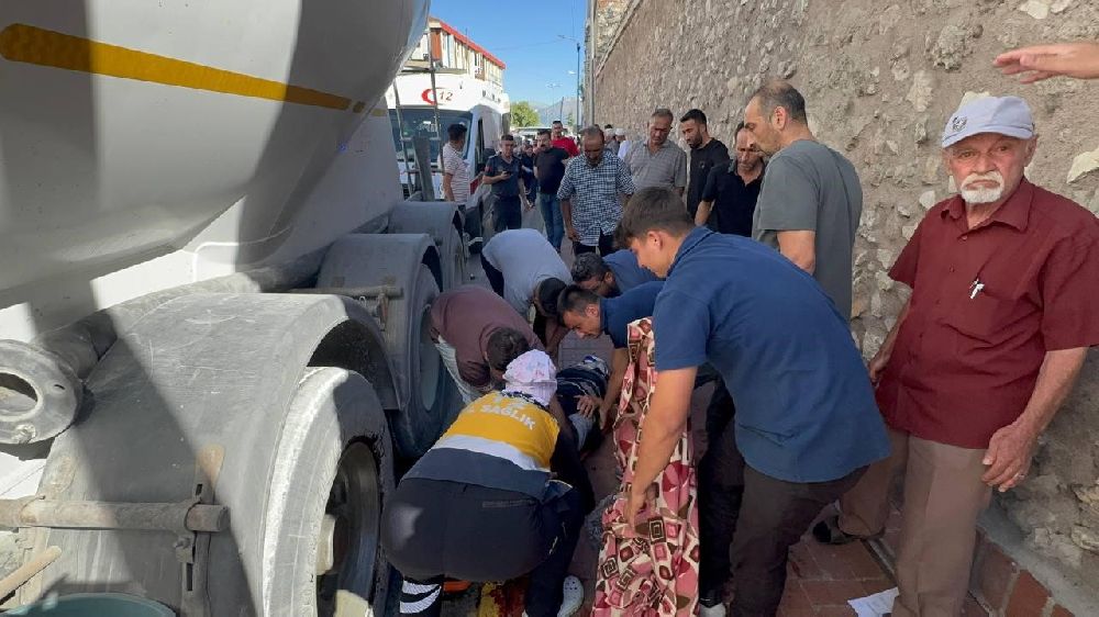 Tırın çarptığı yaşlı adam yaralandı