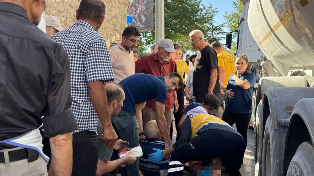 Tırın çarptığı yaşlı adam yaralandı