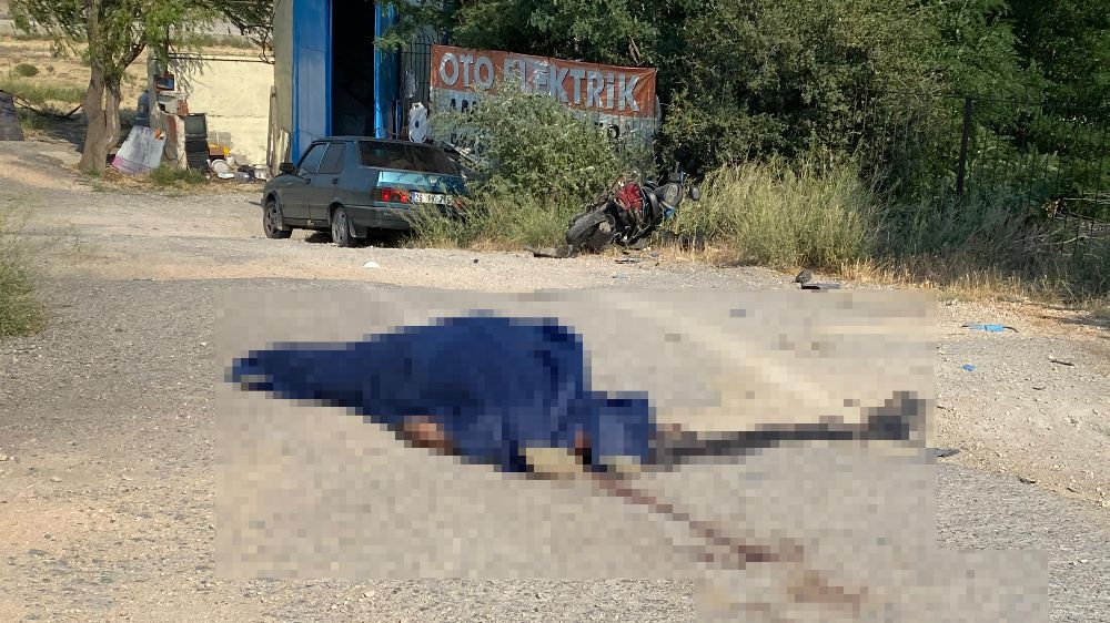 Tofaş'la çarpışıp ikiye katlanan motosikletin sürücüsü hayatını kaybetti
